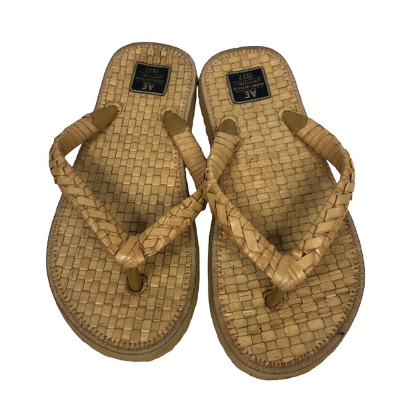 American Eagle Rattan Natural Flip Flops size Large - Picture 3 of 8